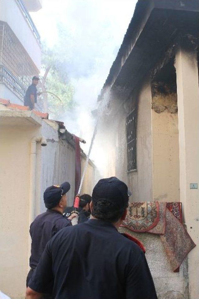 Muğla&rsquo;da Ev Yangını 1