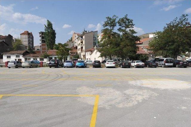 Boz&uuml;y&uuml;k teki Park Sorunu &Ccedil;&ouml;z&uuml;ld&uuml; 1