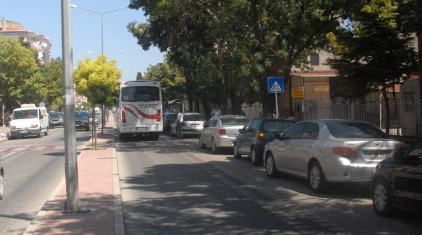 Hatalı Parklar Trafiği Aksatıyor