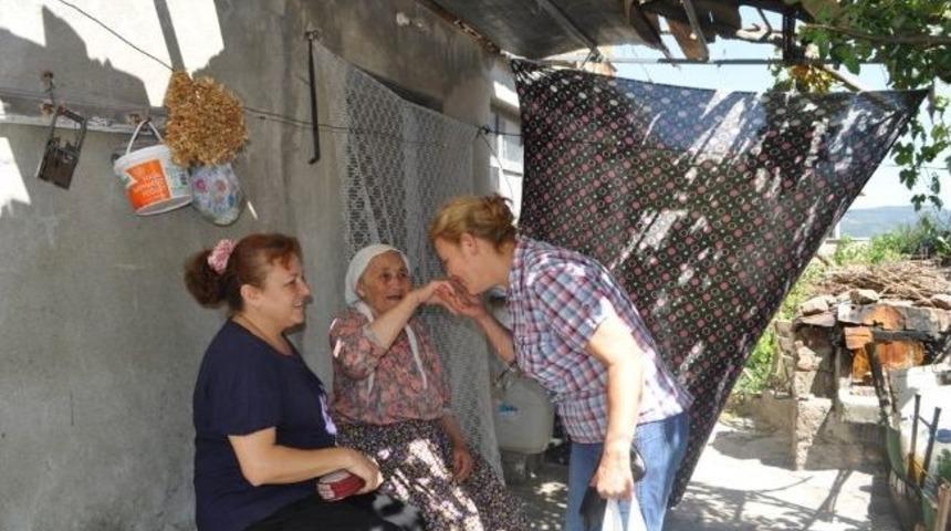 Chpli Kadınlar Ramazan Gıda Poşeti Dağıttı