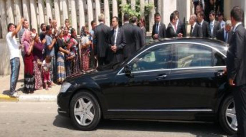 Başbakan Erdoğan, Anne Ve Babasının Kabrini Ziyaret Etti