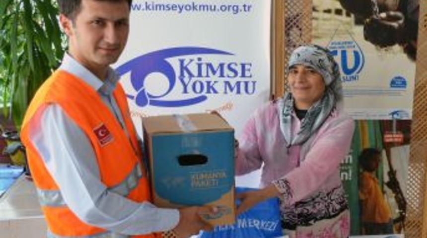 İhtiya&ccedil; Sahiplerine Bayramlık Dağıttılar