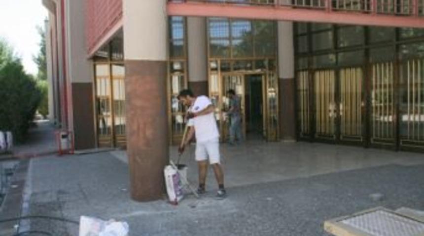 D&uuml;ğ&uuml;n salonunda tadilat