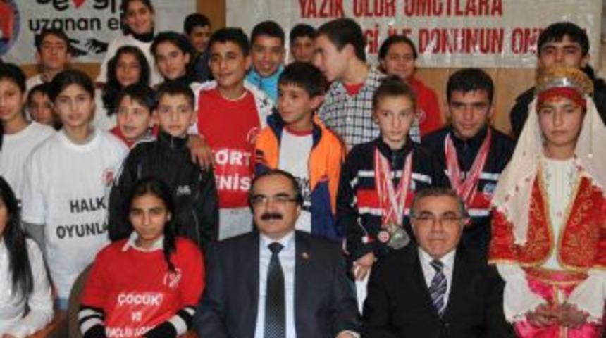 Sevgi &Ccedil;ocukları Eğleniyor