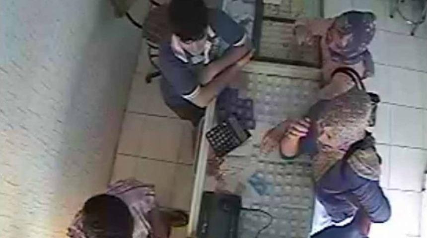 Diyarbakır&rsquo;daki Kuyumcu Hırsızlığı G&uuml;venlik Kamerasında