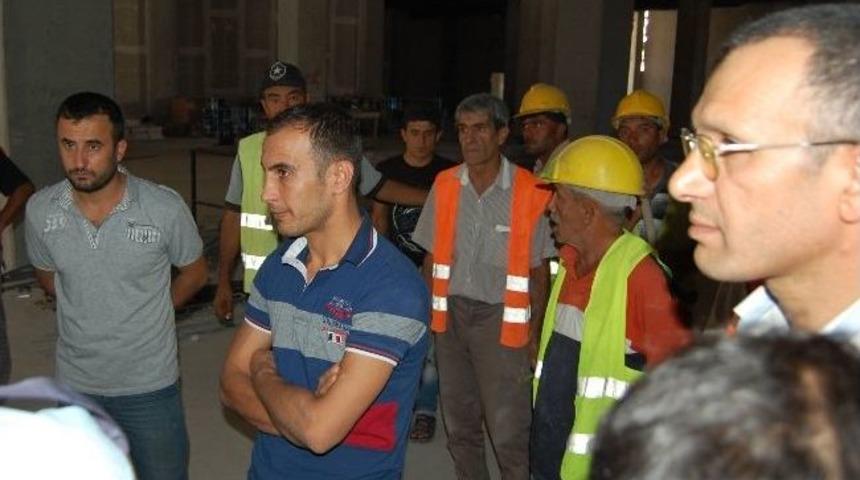 İş&ccedil;ilerin Parasını &Ouml;demeyen M&uuml;teahhit Gazetecilere Saldırdı