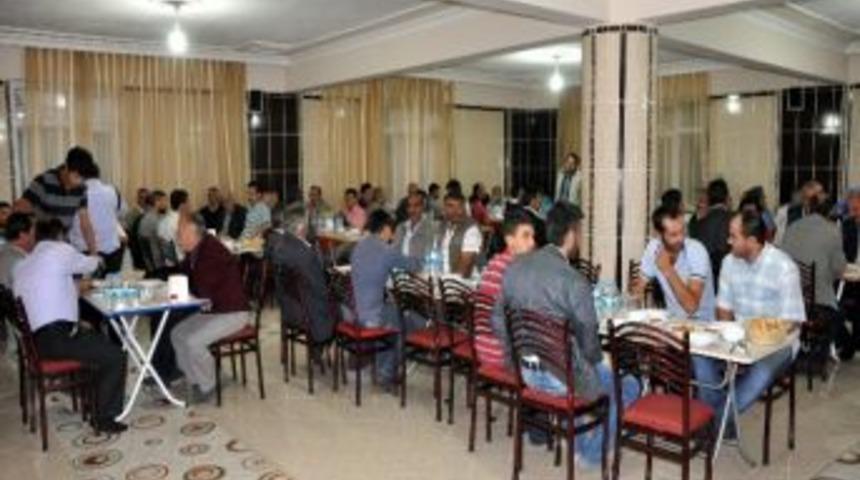 Suşehri Mhp İl&ccedil;e Teşkilatı İftar Programı D&uuml;zenledi