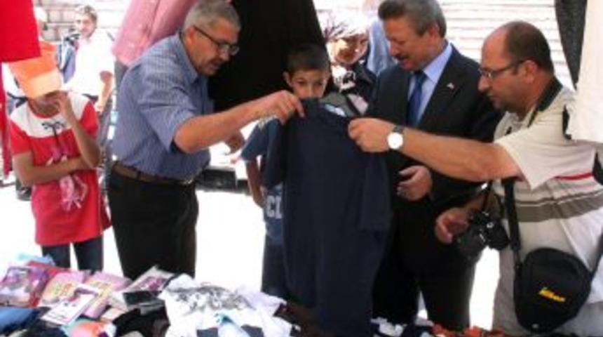 Başkanı Başer, Bayram Pazarını Ziyaret Etti