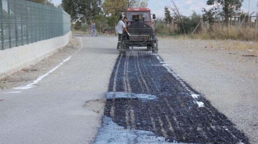 Burhaniye&rsquo;de Yollar Sıcak Asfalt İle Tanıştı