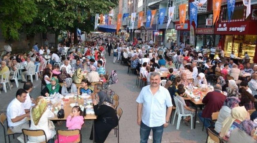 Ak Partiden G&ouml;rkemli Halk İftarı