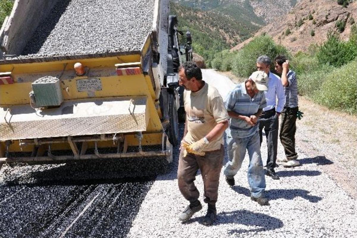 G&uuml;m&uuml;şhane İl &Ouml;zel İdaresinin Asfalt Mesaisi Devam Ediyor