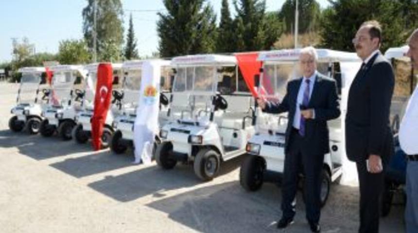 Yaşlı Ve Engelliler I&ccedil;in Mezarlıklara Golf Aracı Alındı