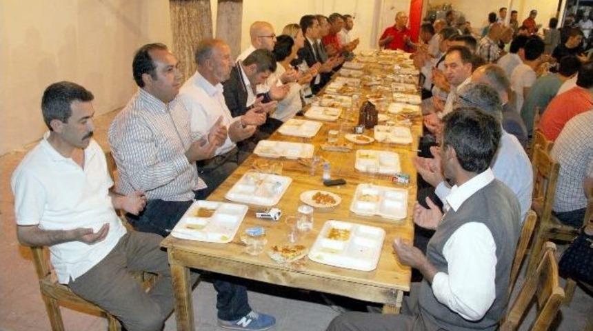 Milletvekili &Uuml;r&uuml;n İftarını Gurbet&ccedil;ilerle A&ccedil;tı