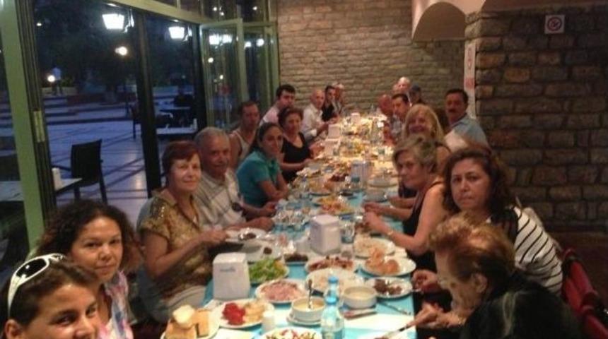 Didim&rsquo;de Yardımsevenlerle Huzur Evi Sakinleri İftarda Biraraya Geldi