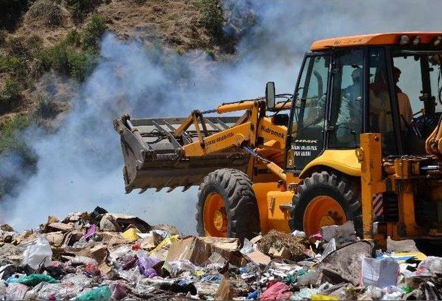 Simav’da Korkutan Çöplük Yangını Halen Devam Ediyor