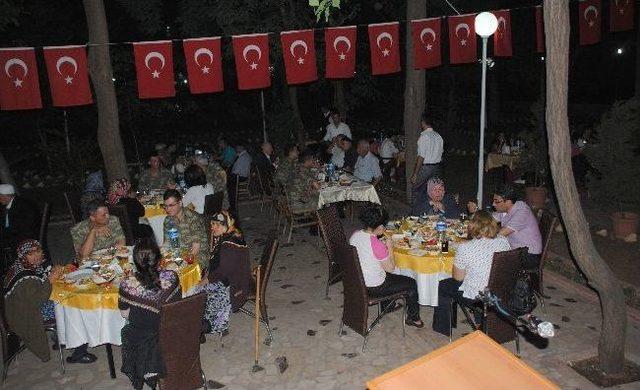 İl Jandarma Konutanı Huzur Evi Sakinleri İle İftarda Buluştu 1