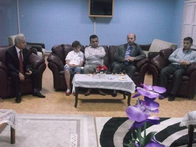 Yurtta Kalan &Ouml;ğrenciler, İftarda Bir Araya Geldi 1