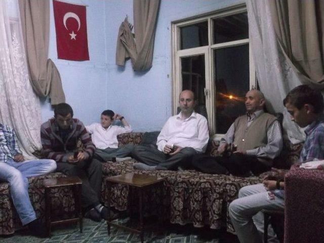 Yurtta Kalan &Ouml;ğrenciler, İftarda Bir Araya Geldi 3