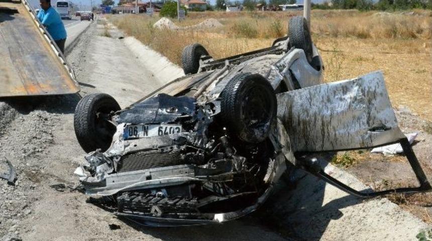 &Ccedil;orum'da Otomobil Takla Attı: 2 Yaralı