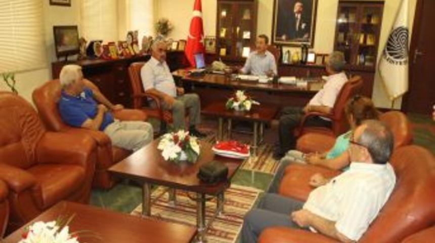 Adana Alevi K&uuml;lt&uuml;r Derneği Y&ouml;neticileri Başkan &Ouml;zt&uuml;rk&rsquo;&uuml; Ziyaret Etti