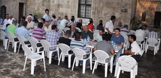 Adanalı Gazeteciler İftarda ‘ulu Camii’de Buluştu