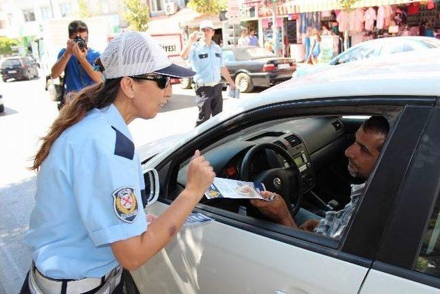 Manisa Emnyeti'nden Sürücülere Broşürlü Uyarı