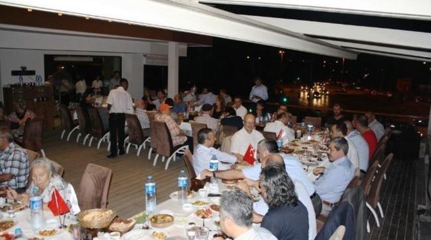 Huzurevi Sakinleri İftarda Kamu M&uuml;teahhitleriyle Bir Araya Geldi