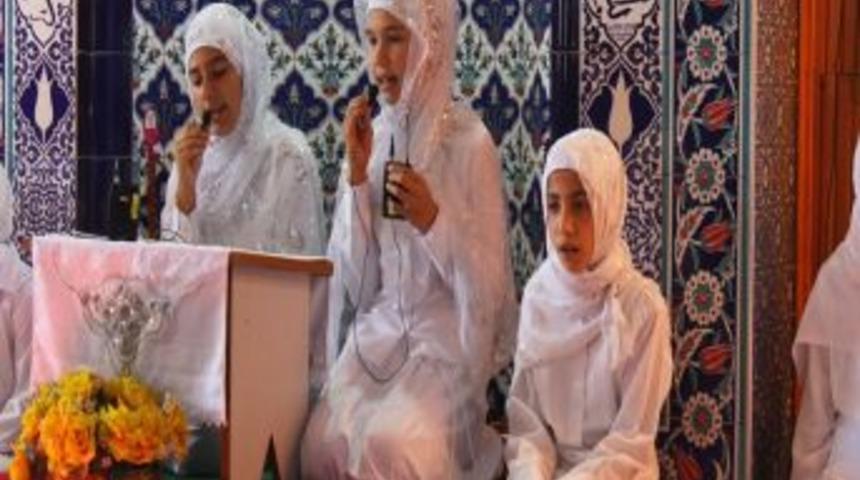 Kur'an'ı Hatim Eden &Ouml;ğrencilere Plaket