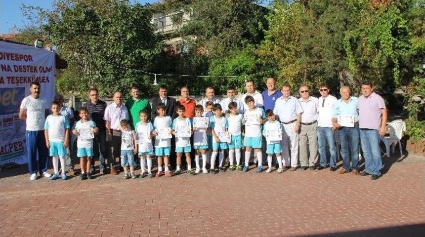 Alaplı Belediye Spor Kul&uuml;b&uuml; Yaz Futbol Okulu Sona Erdi