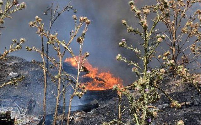 Simav’da Çöplük Yangını Kontrol Altına Alındı 1