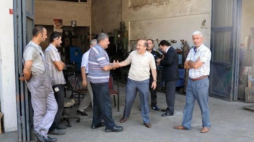 Başkan G&uuml;mr&uuml;k&ccedil;&uuml;oğlu İpekyolu Ve Fatih Sanayi Sitesi Esnafının Bayramını Kutladı