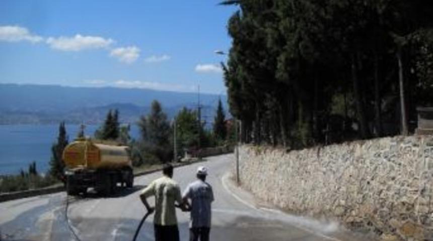 Mezarlıklarda Bayram Temizliği Yapıldı