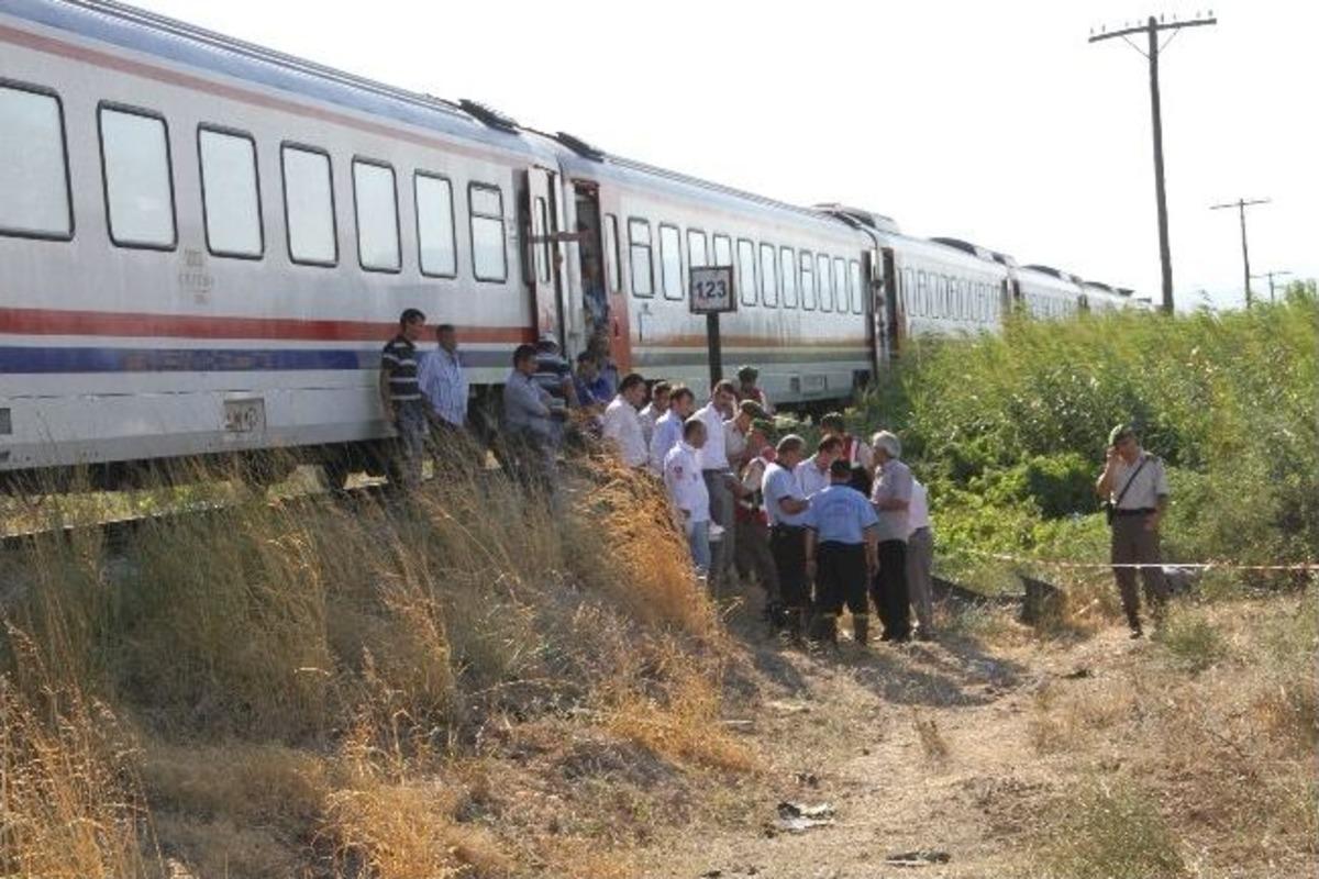 Akhisar&rsquo;da Tren Kazası: 3 &Ouml;l&uuml;