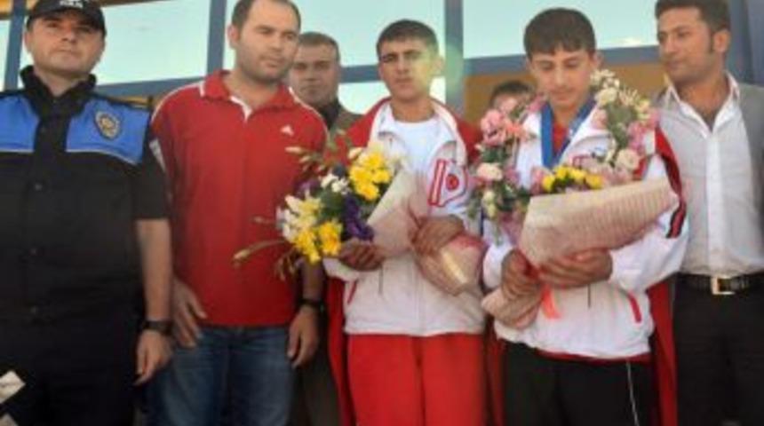 Emniyet Sahip &Ccedil;ıktı, Avrupa Ikinciliği Geldi