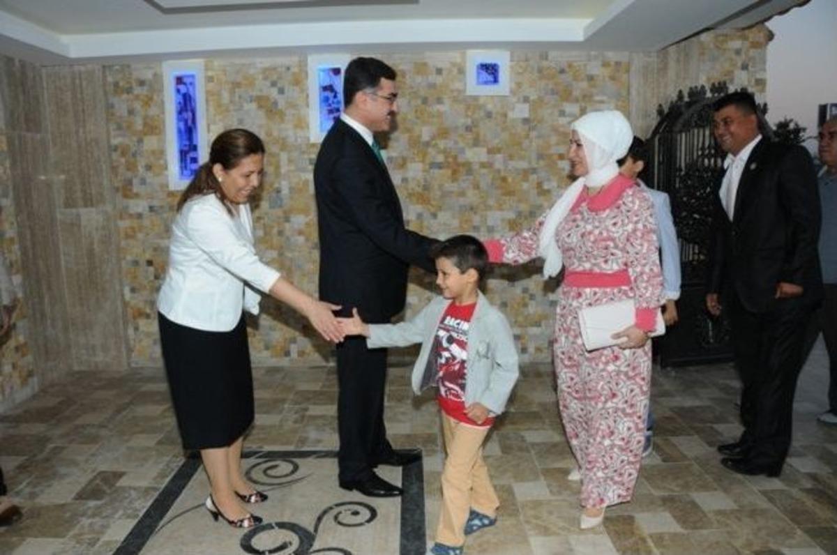 Vali Turhan Şehit Ailelerine İftar Verdi