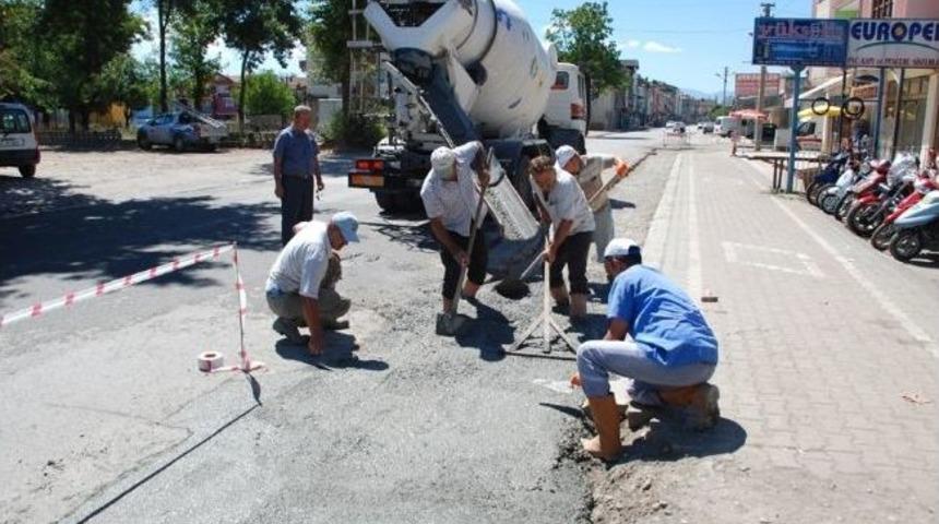 Belediye Doğalgaz Hattı Nedeniyle Bozulan Yolları Onardı