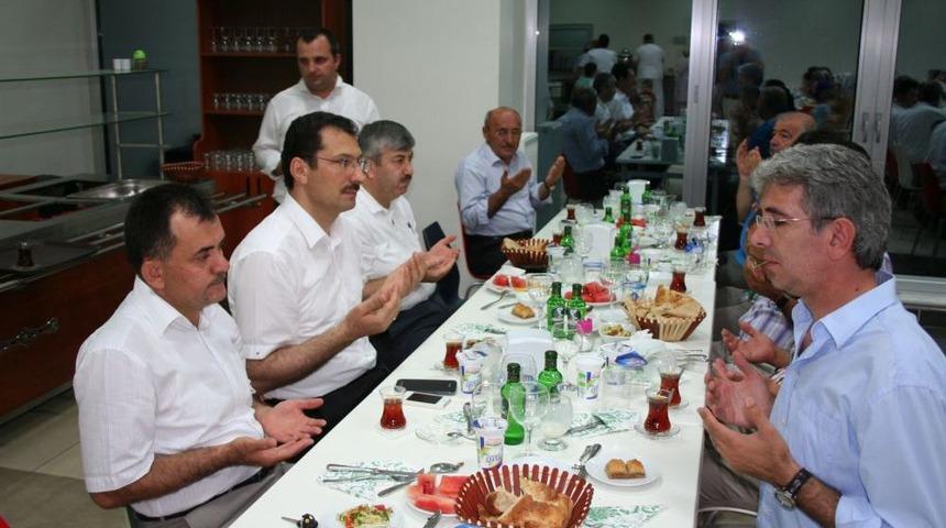 Demokrasi Platformu Iftar Verdi
