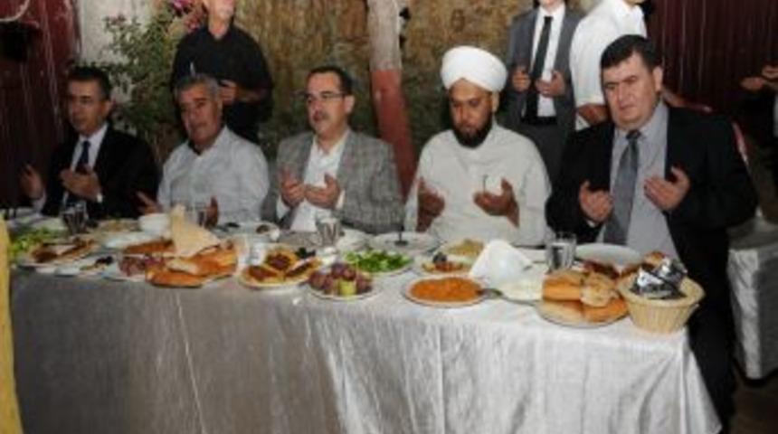 Bakan Ergin, Suriyelilerle Iftar Yaptı
