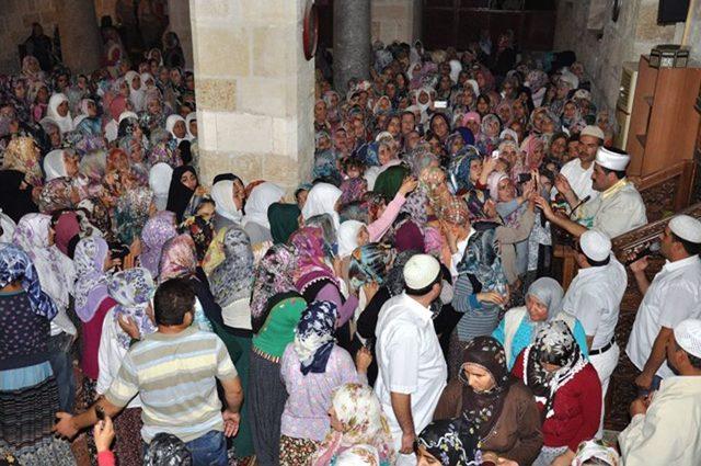 Sakal-ı Şerifi Görmek Isteyen Tarsuslular Ulu Cami'ye Akın Etti