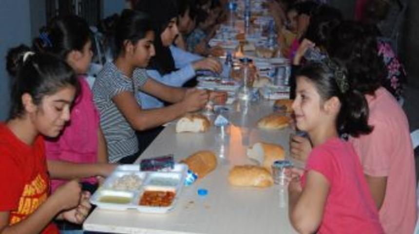 Ceyhan Altın &Ccedil;ocuk Merkezi'nden &Ouml;ğrenci Ve Velilerine Iftar