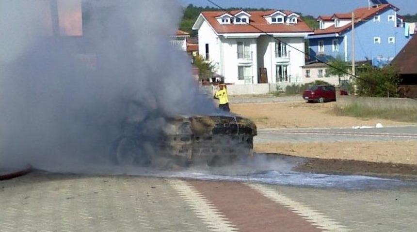 Park Halindeki Otomobil Yandı