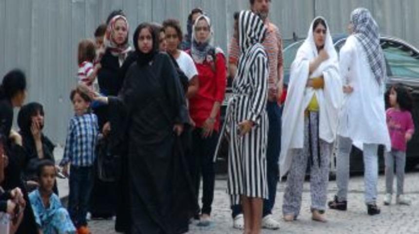 Oteldeki Yangın M&uuml;şterileri Sokağa D&ouml;kt&uuml;