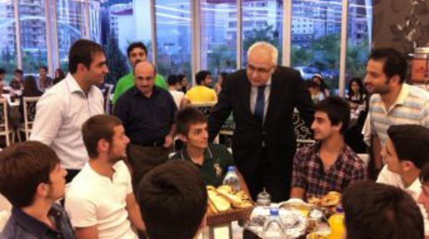 REDER&rsquo;den Yeni &Uuml;niversitelilere Iftar