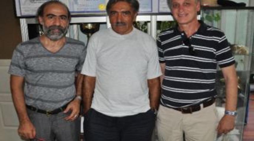 &Uuml;nl&uuml; Halk Ozanı Rahmi Saltuk İzmir'de