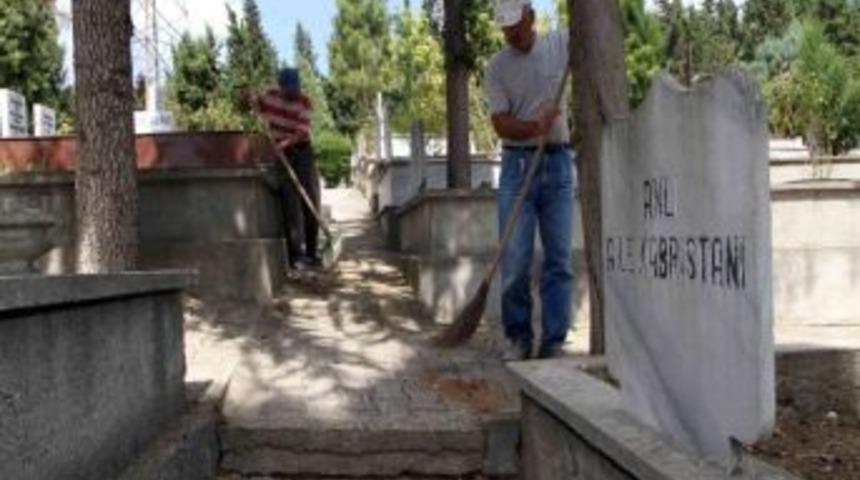 Mezarlıklara Bayram Bakımı