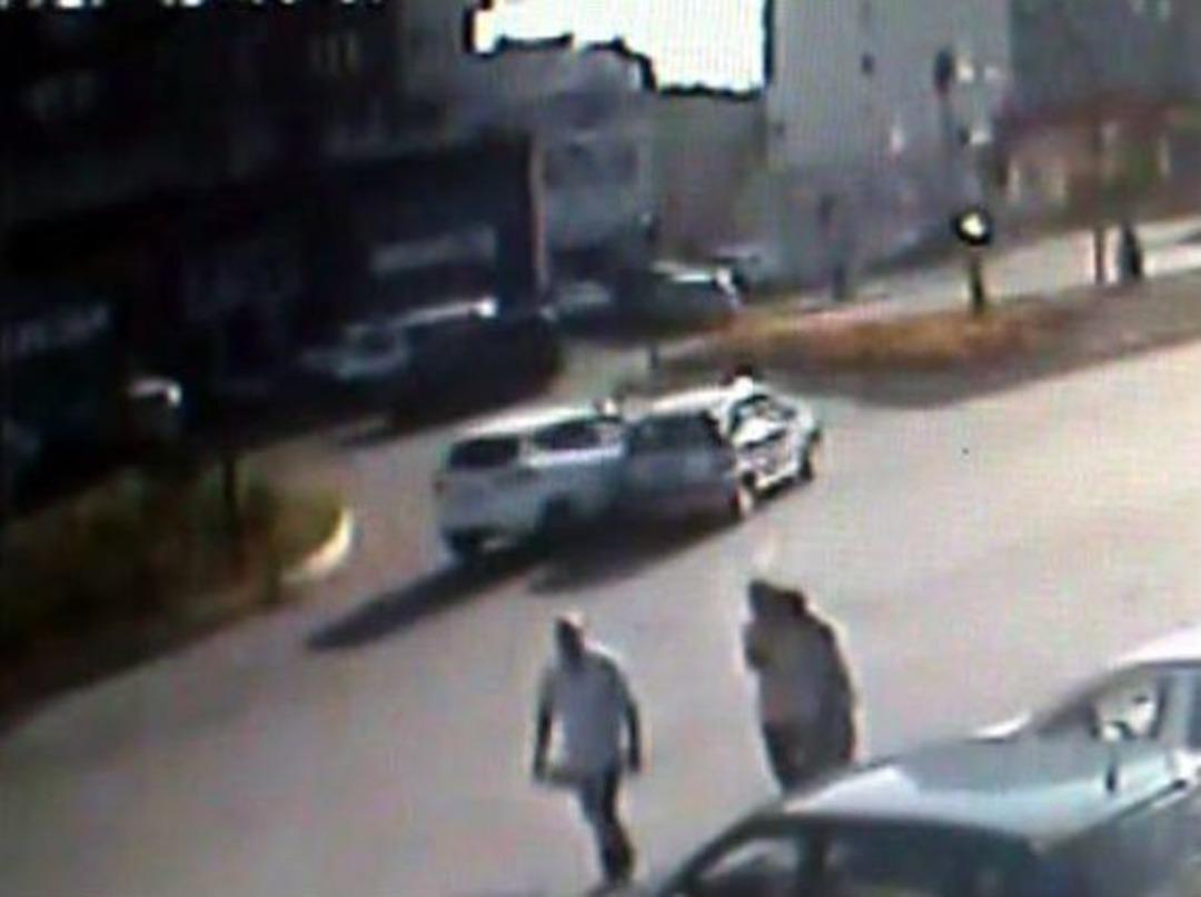 G&uuml;venlik Kamerasına Yansıyan Kazada 2 Kişi Yaralandı