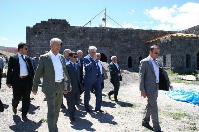 Kars Valisi Ak Parti Milletvekilleriyle Kanlı Tabya&rsquo;yı Gezdi 1