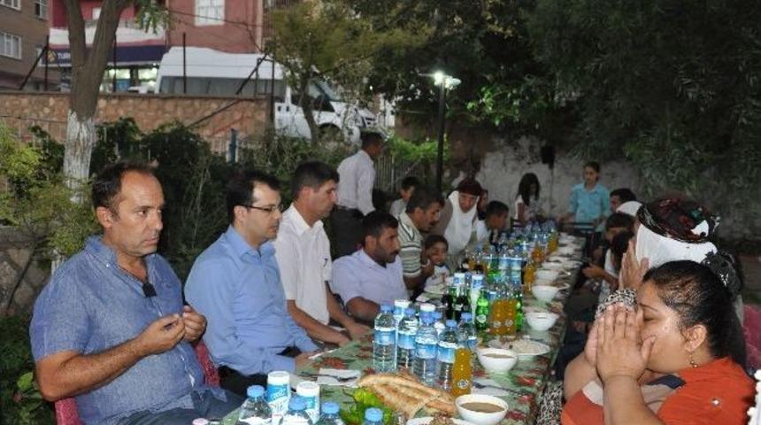 Derik Kaymakamı Demirci, Engelli Vatandaşlarla İftarda Buluştu