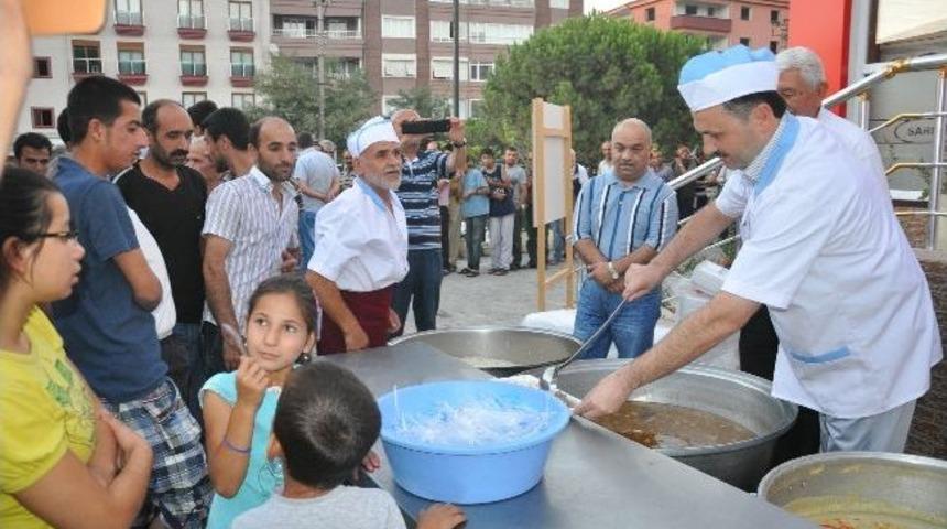 Soma Belediye Başkanı Hasan Ergene Mahallelilerle İftar Programlarında Buluştu