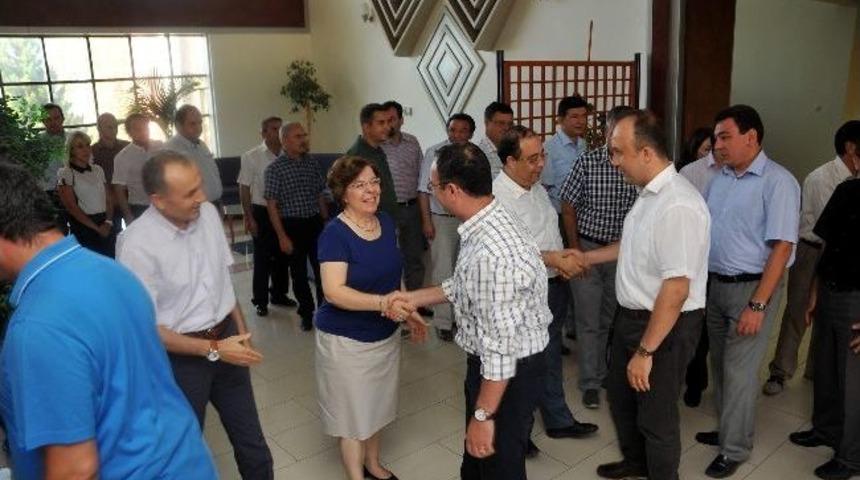 Ad&uuml;&rsquo;de Erken Bayramlaşma